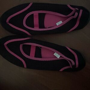 Swimming shoes